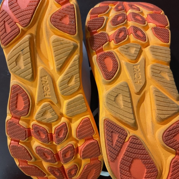 Beautiful Women's Hoka Sneakers size 8 - Picture 9 of 9